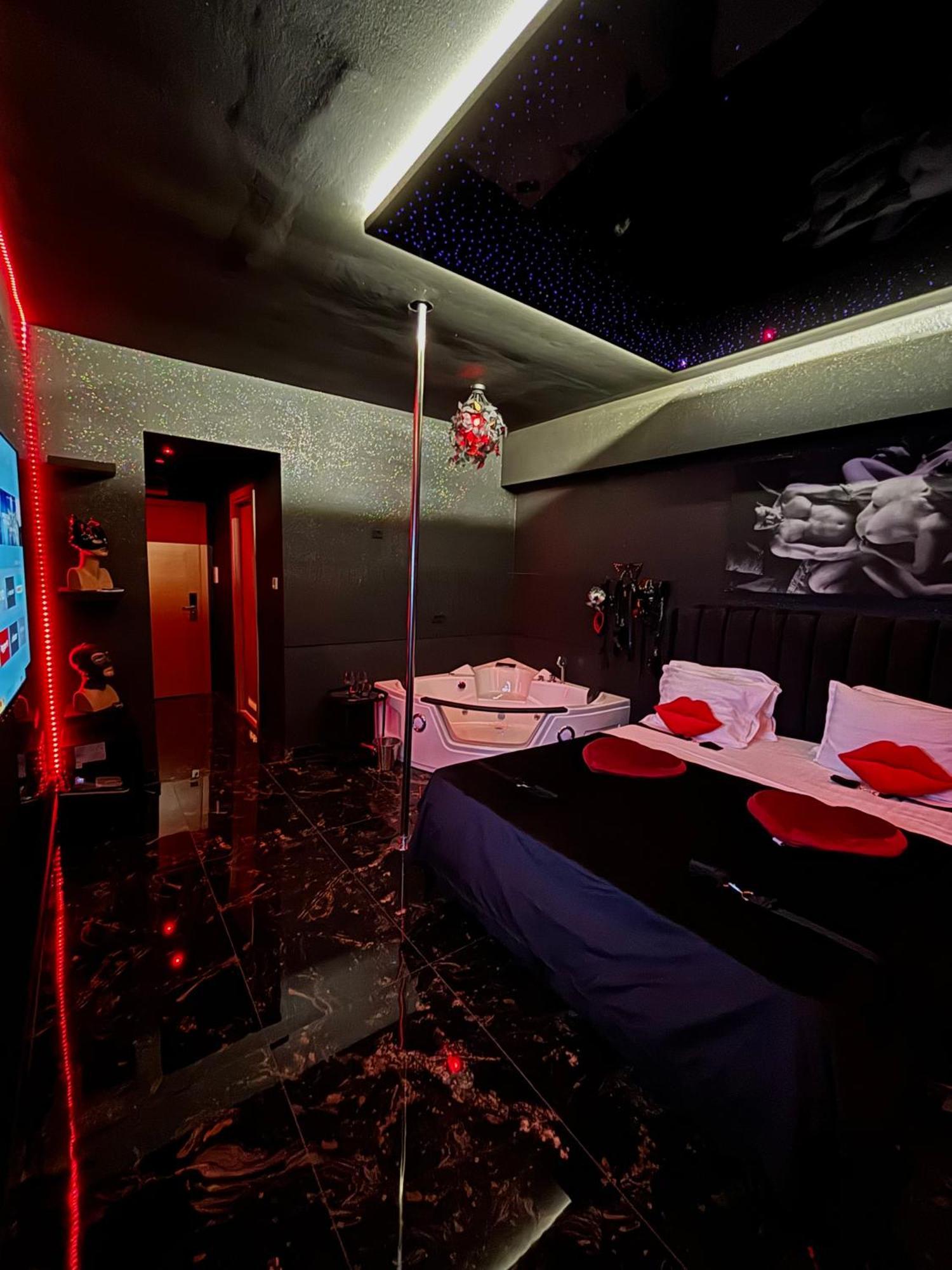 Romeo Nights - Love Rooms - Adults Only Бухарест Экстерьер фото